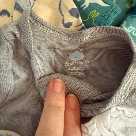 Lot of 8 NB and 0-3m gowns/Sleepers - Picture 5 of 8